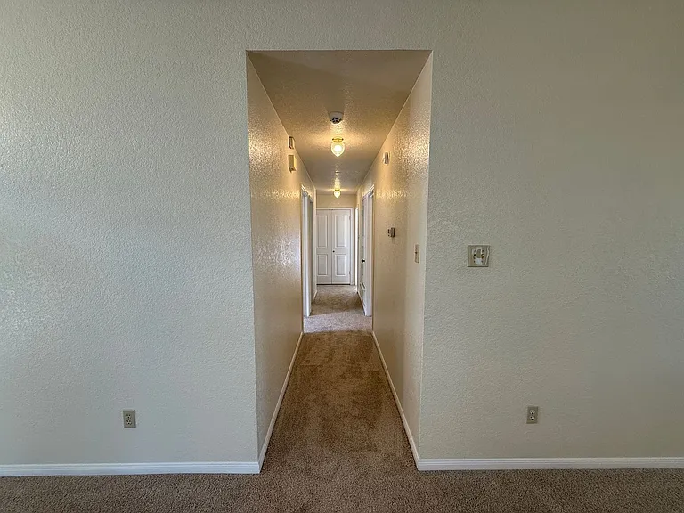 1815 Diana Ln — Photo 16