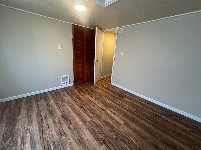 1836 Myrtle St — Photo 10