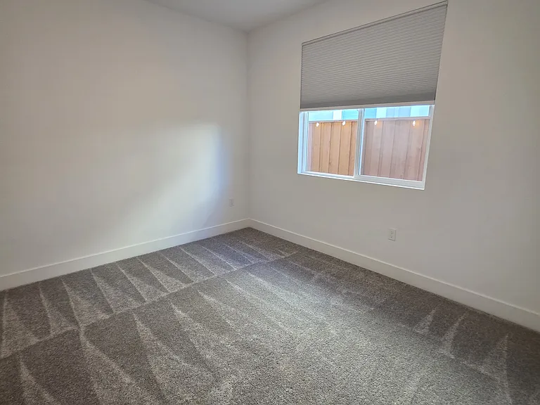 2649 Dashwood St — Photo 15