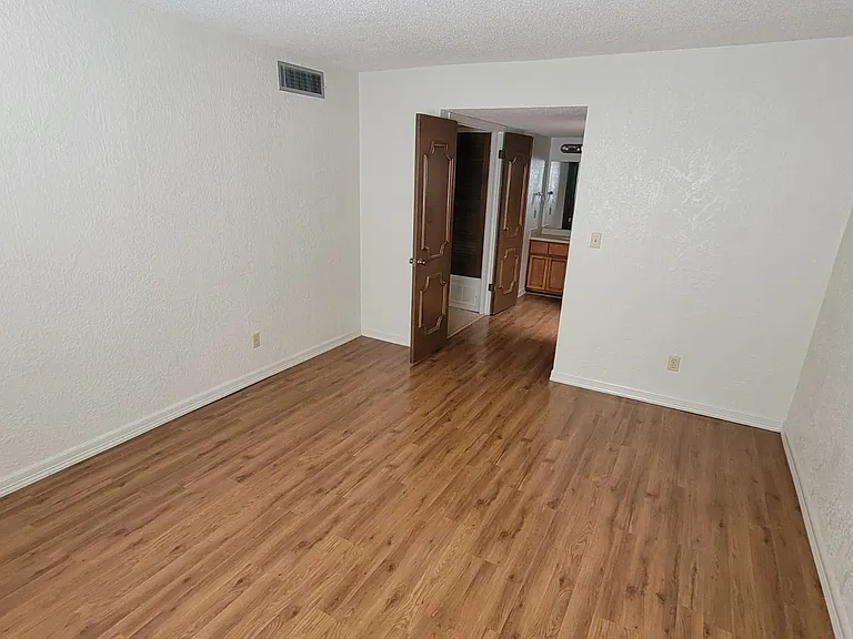 1511 Vanderbilt Dr #1511 — Photo 9