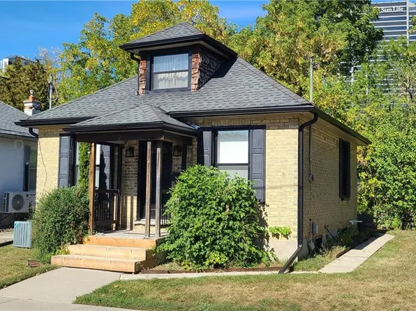 2 Esson St, Kitchener, ON N2M 2T9