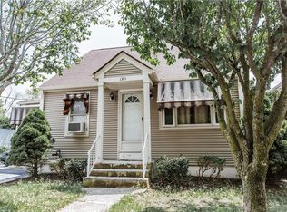 1305 Diamond Hill Rd, Woonsocket, RI 02895