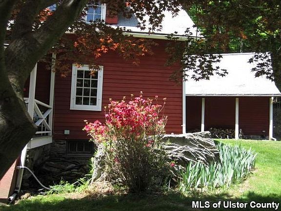 4th image of 53 Easton Ln