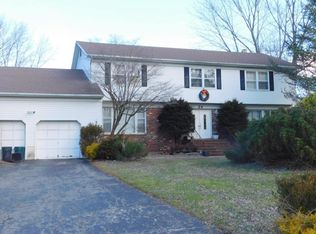 24 Terence Dr, Manalapan, NJ