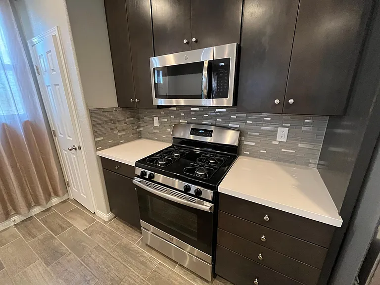 845 E Sunset Rd — Photo 5