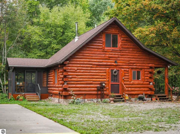 9098 Sunset Trl NE, Mancelona, MI 49659