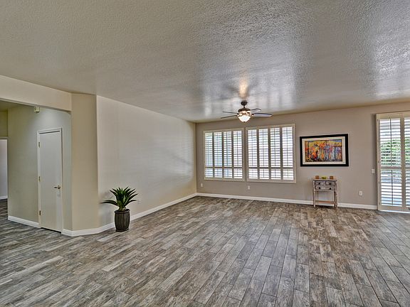 3rd image of 14716 W Via Manana