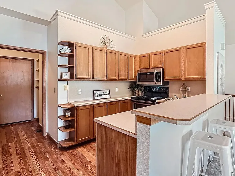 shared kitchen (plus you have a private wet bar in the basement)