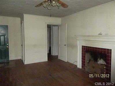 3rd image of 640 Charlotte St