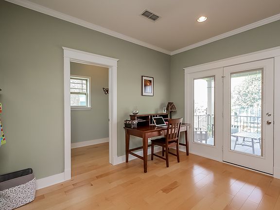 5th image of 404 Stratford Park Blvd