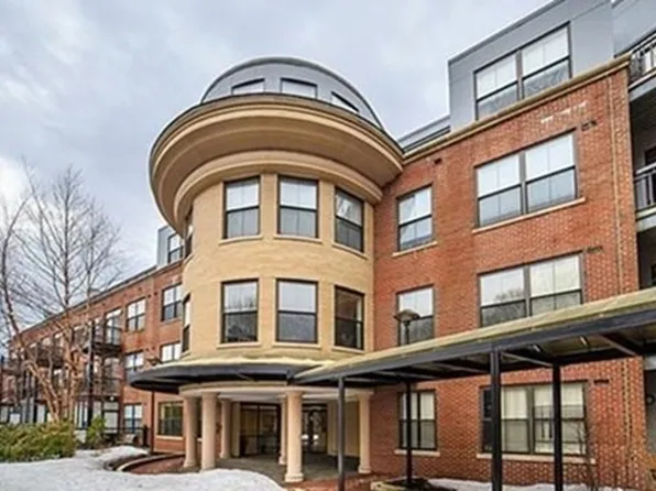110 Cypress St #Penthouse 6, Brookline, MA 02445