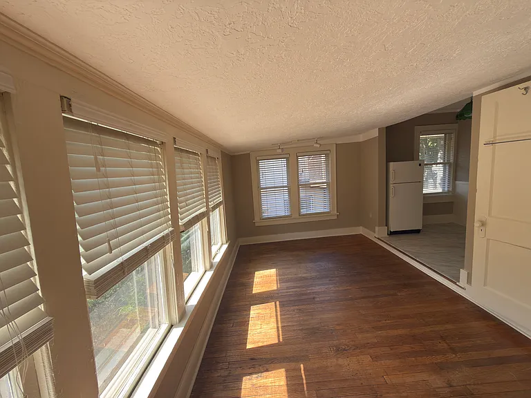 413 Elm Ave #4 — Photo 4