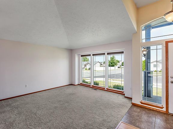 4th image of 1502 E Grassland Ct