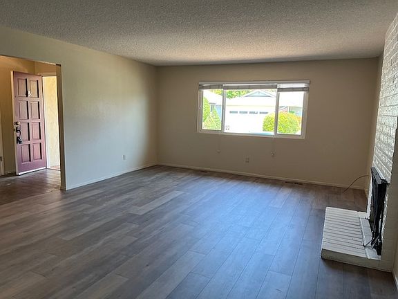 3rd image of 311 Vineyard Dr
