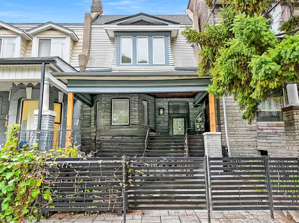 48 Lansdowne Ave #B, Toronto, ON M6K 2V8