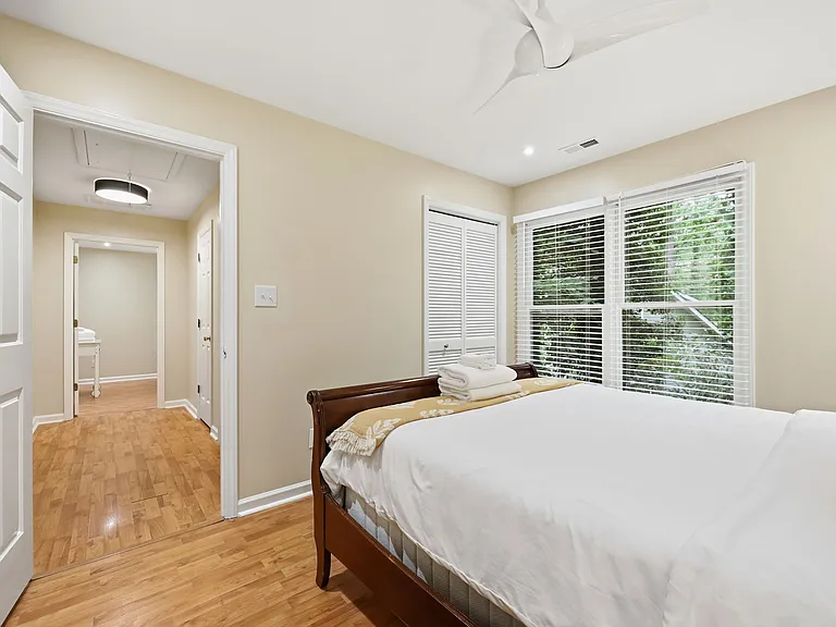 1502 Hollywood St — Photo 40