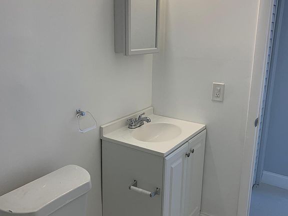 4th image of 1479 NW 16th St #10982293