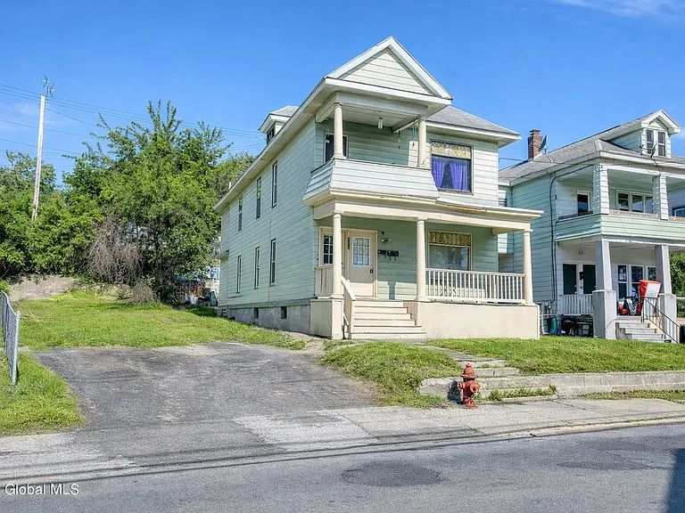 320 Saratoga St #1 — Photo 1