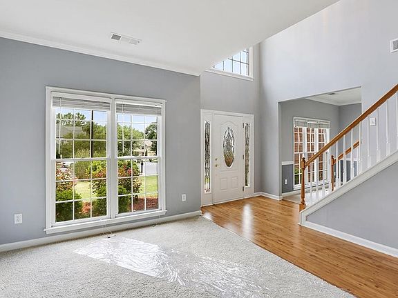 3rd image of 340 Knoll Crest Ct