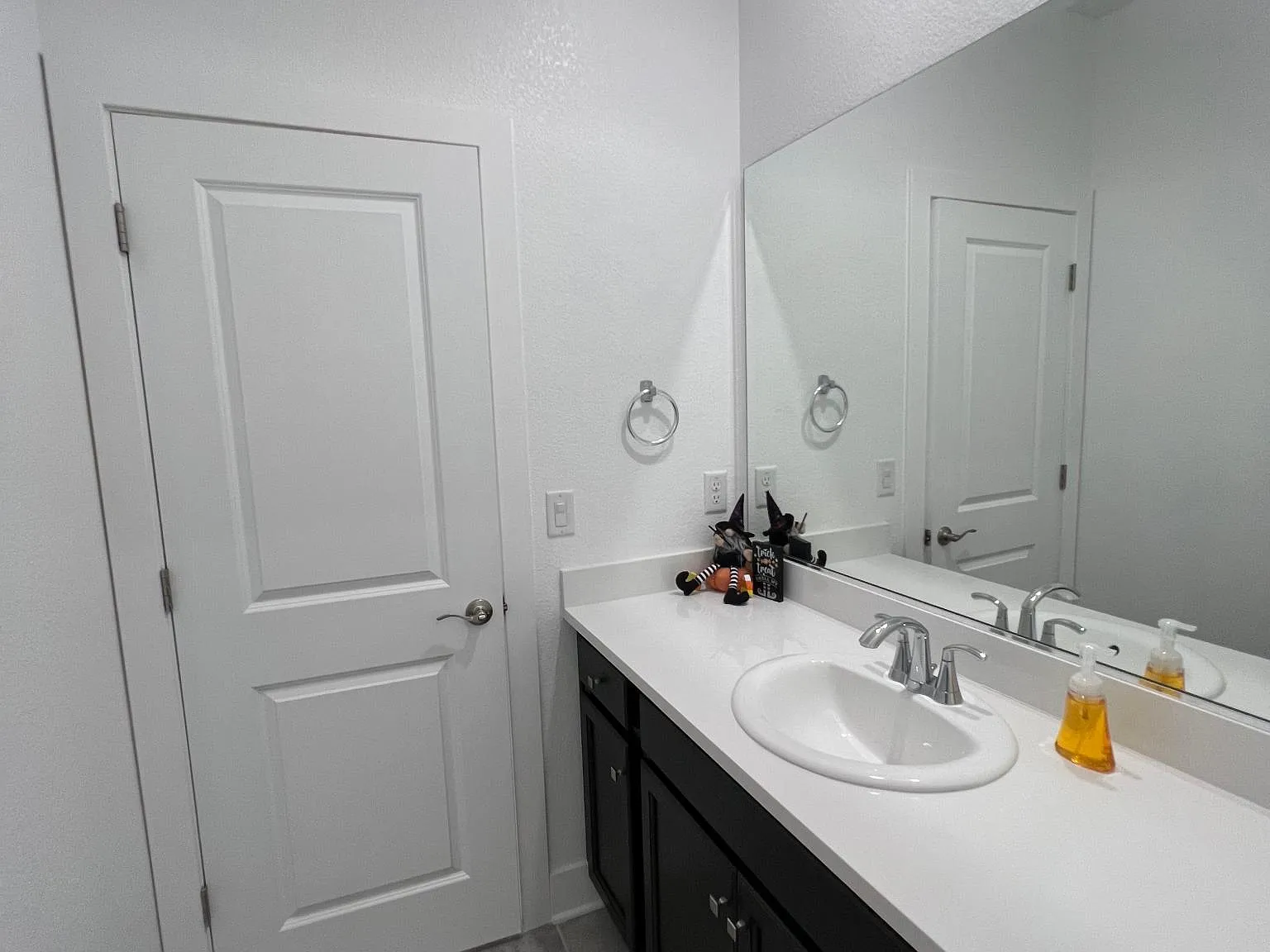852 Clementine Dr — Photo 2