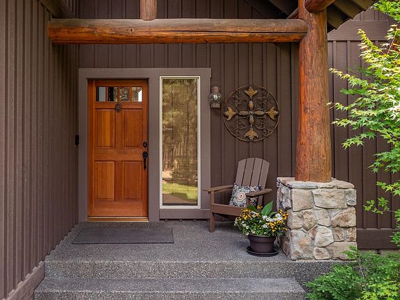 2nd image of 2020 E Pine Hill Ln