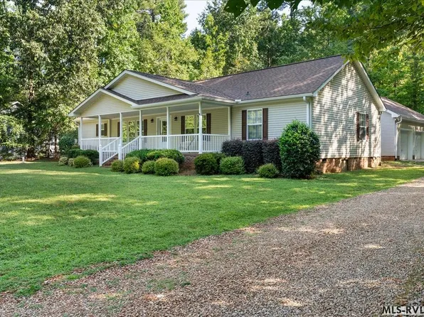 124 Lakeview Dr, Bracey, VA 23919