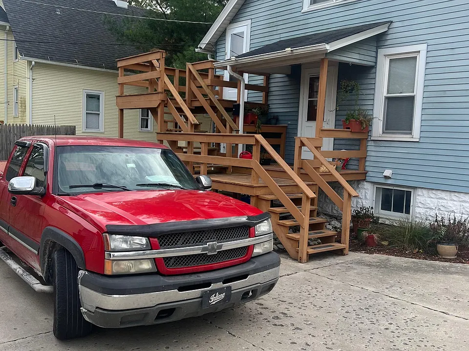 Well maintained back porch.