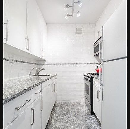 2nd image of 30 W 60th St APT 4H