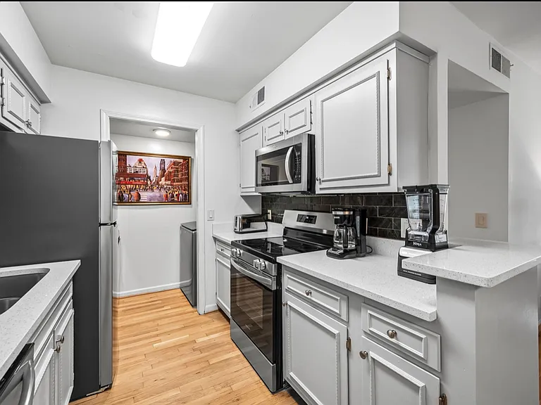 2905 Burch Ave #3 — Photo 12