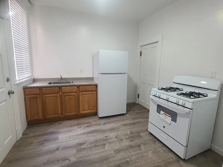 2407 Bryant St — Photo 4