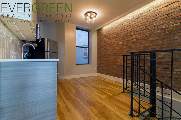 Rented by Evergreen Apartments BK | media 10