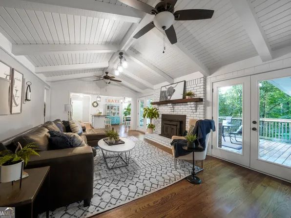 1060 Farmhouse Rd, Gainesville, GA 30506