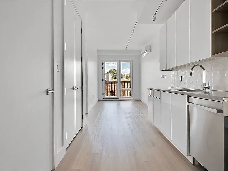 1st image of 639 E 28th St #610