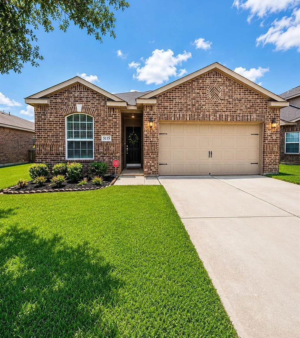 3 bed, 2.0 bath, 1619 sqft, $2,200 — Photo 1