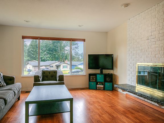 5th image of 20831 5th Ave W