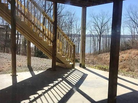 3rd image of 73 Mingo Dr