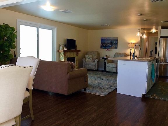 4th image of 7 Sand Dunes Ct #7