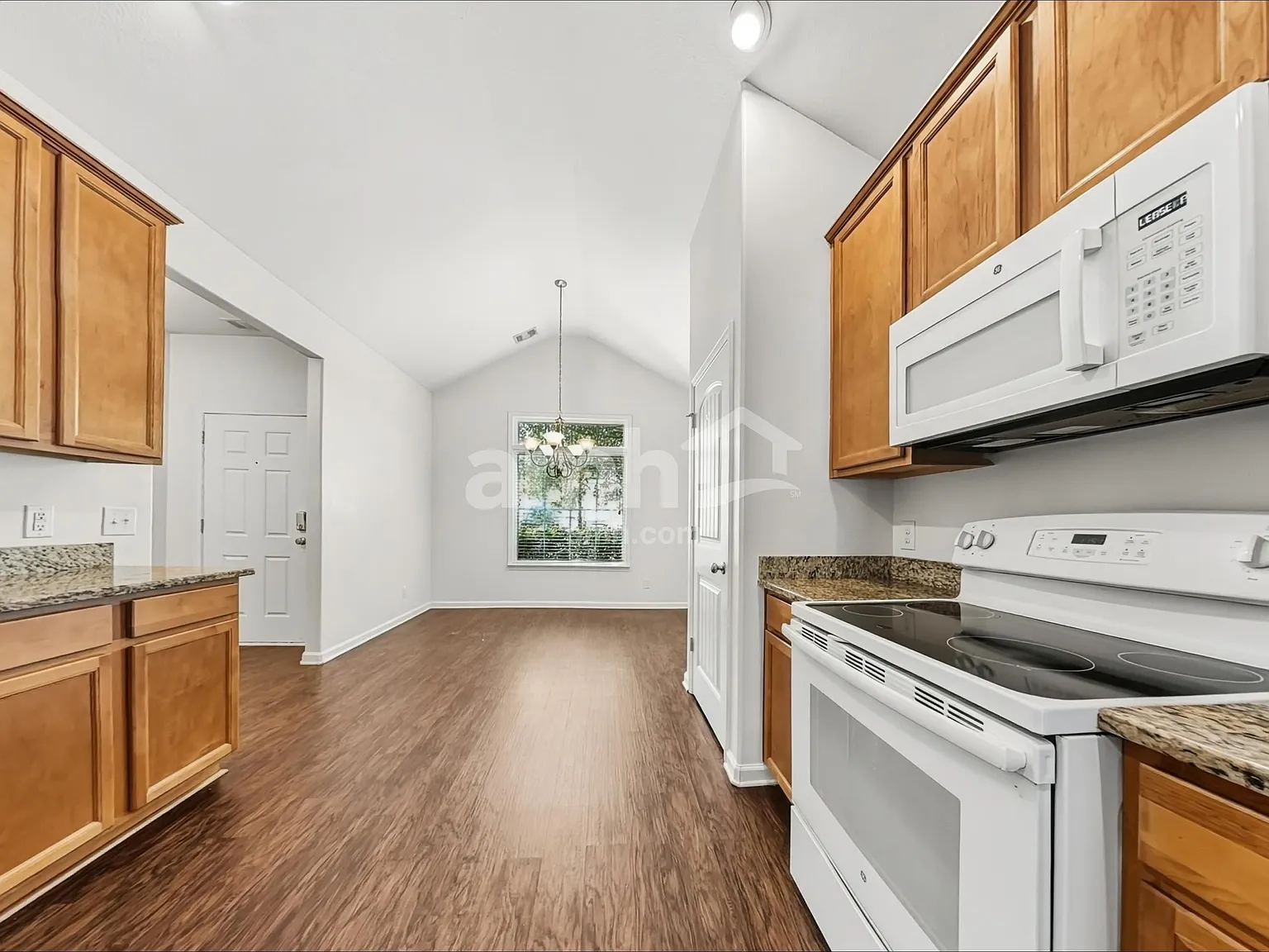 3 bed, 2.0 bath, 1935 sqft, $2,225 — Photo 4