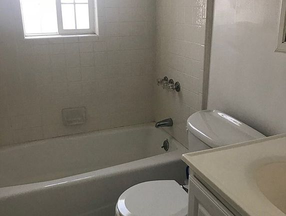 3rd image of 14340 Adelfa Dr