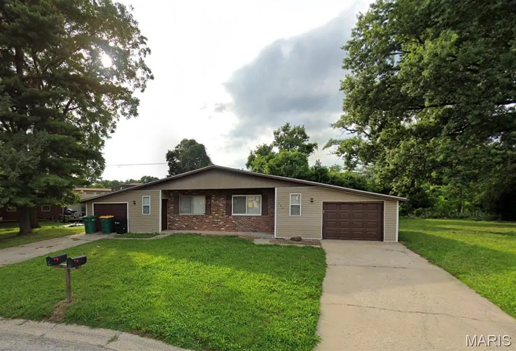 2 bed, 1.0 bath, 972 sqft, $1,195 — Photo 1