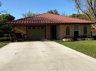 114 W Spencer St, Bangs, TX 76823