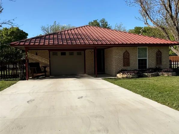 114 W Spencer St, Bangs, TX 76823