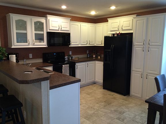 3rd image of 925 Weeping Willow Ave