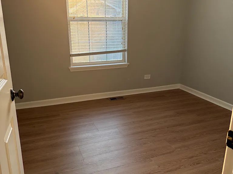 1249 Orleans Dr — Photo 18