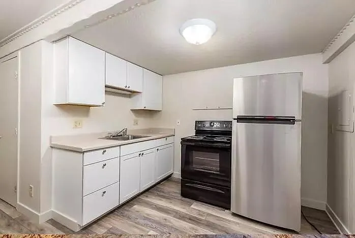 Studio, 550 sqft, $1,050 — Photo 2
