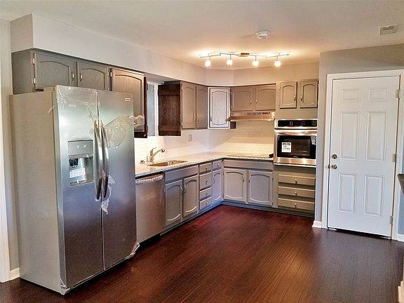 4th image of 10243 Knob Hill Dr