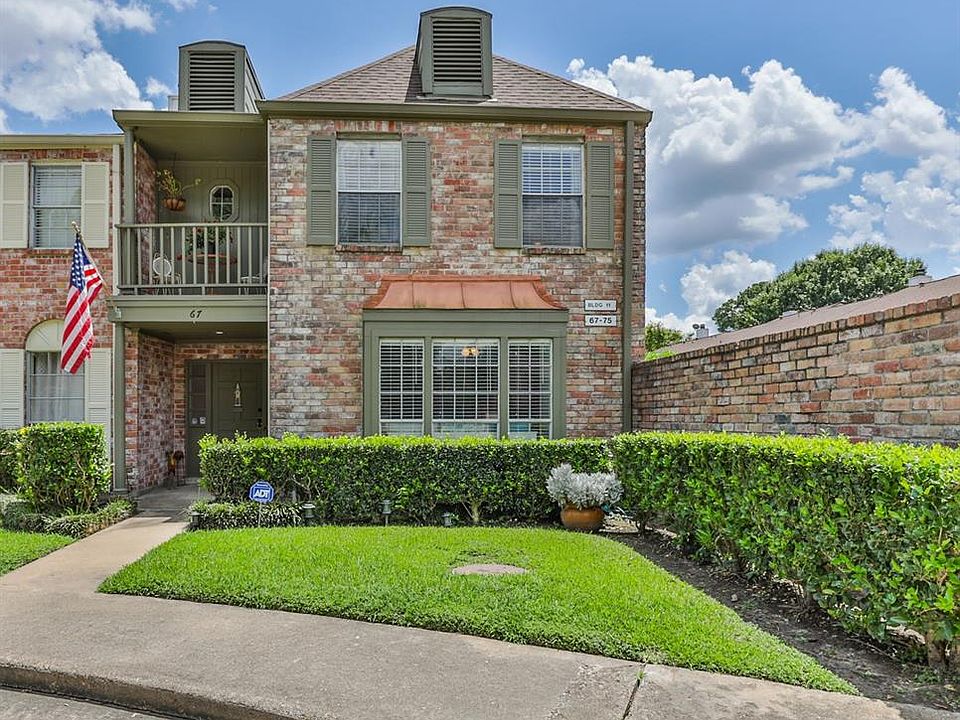 Welcome to your new townhome. Notice the front porch, 2nd floor balcony (off the ownerâs retreat), beautiful brick front, decorative dormers and gutters