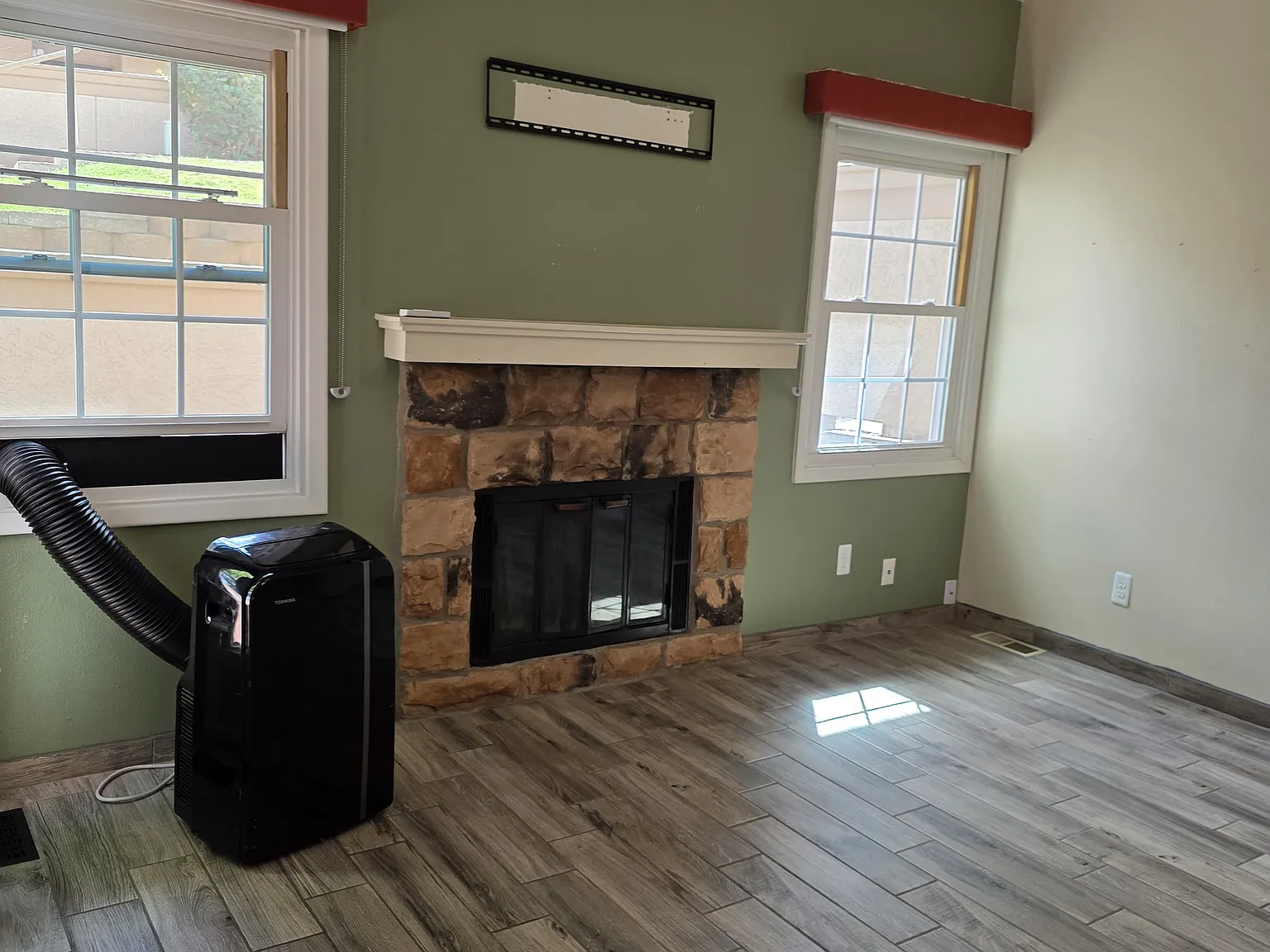 3 bed, 3.5 bath, 2046 sqft, $2,400 — Photo 3
