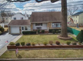 12 Lilac St, Edison, NJ 08817