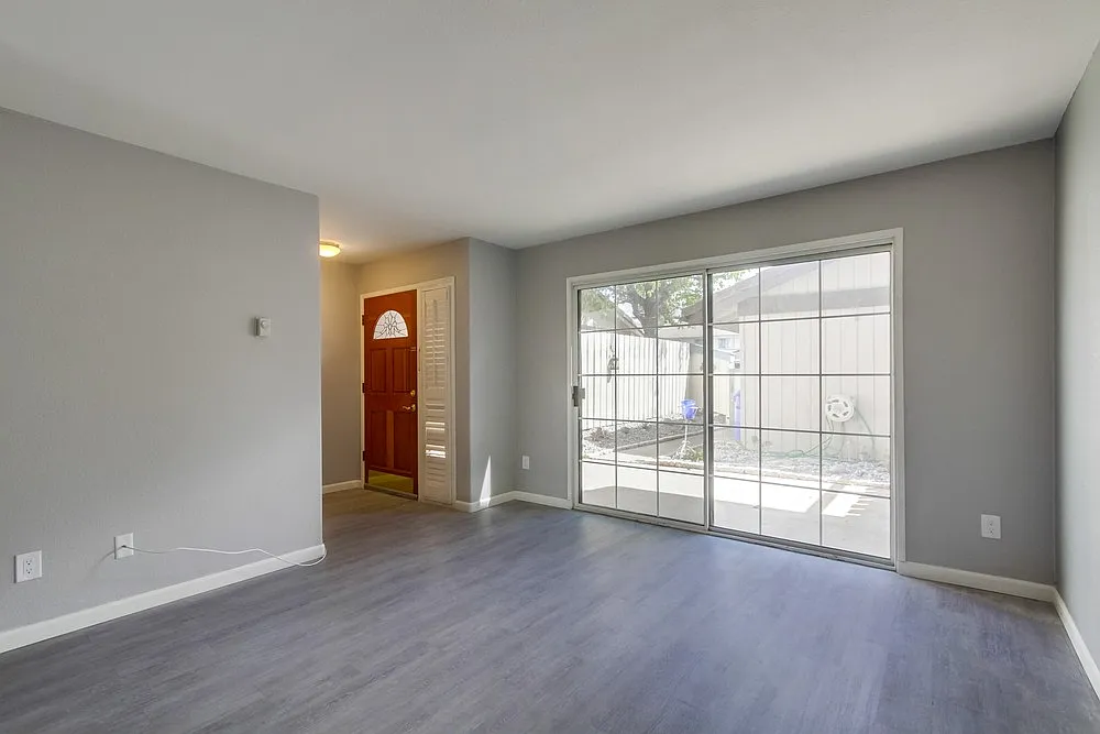 2 bed, 1.5 bath, 1104 sqft, $2,975 — Photo 3